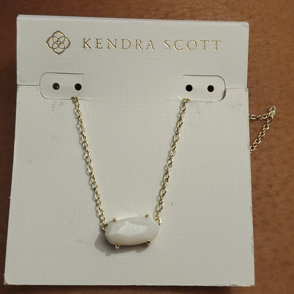 ❣Kendra Scott Ever Pearl Gold Necklace - Picture 2 of 3